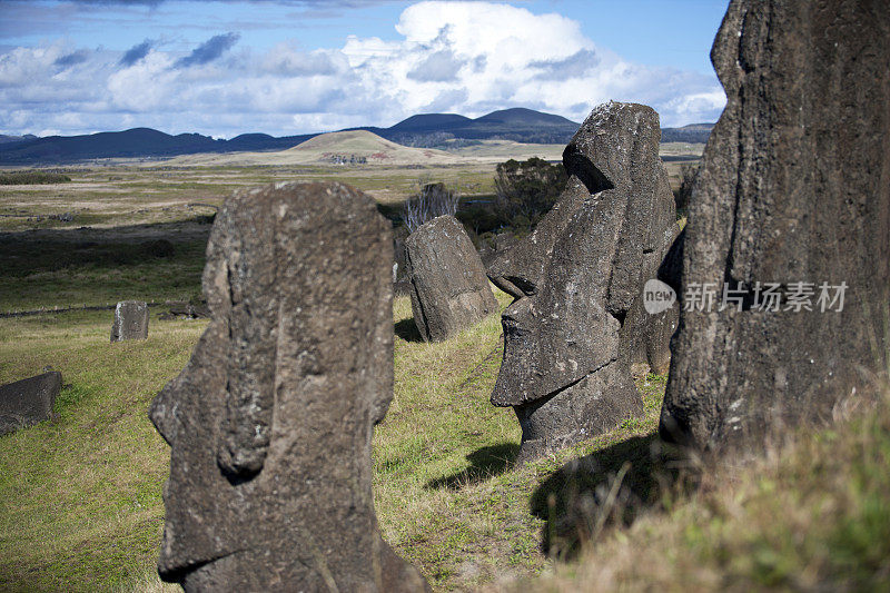 摩艾石像在 Rano Raraku